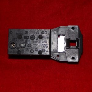Замок люка Ariston MERLONI 059539  1.42.012.17 011140 INT001AR,AR4420 Замок люка Ariston MERLONI 059539  1.42.012.17 011140 INT001AR,AR4420