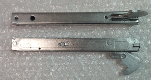 Петля дверцы духового шкафа Comfee cbo720x