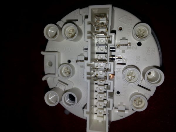 Прессостат датчик уровня воды для стиральных машин Electrolux 132364840(7920096) Прессостат датчик уровня воды для стиральных машин Electrolux 132364840(7920096)