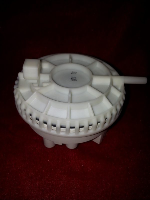 Прессостат датчик уровня воды для стиральных машин Electrolux 132364840(7920096) Прессостат датчик уровня воды для стиральных машин Electrolux 132364840(7920096)