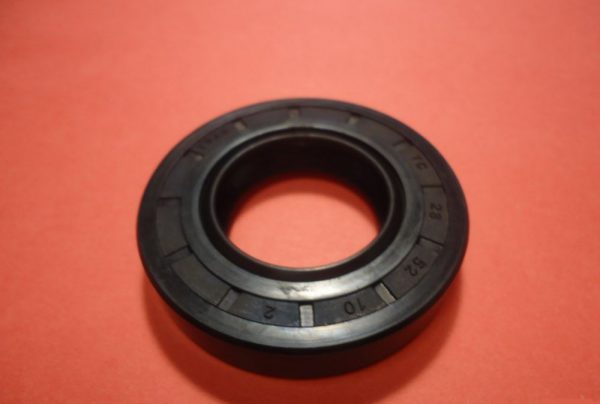 Сальник Бака 28х52х10