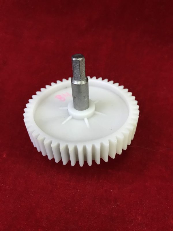 Шестерня Ø84, с металлическим валом