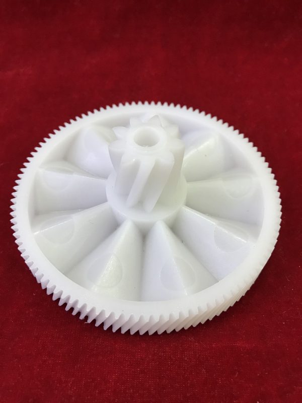 Шестерня для мясорубки Braun, Браун большая (Ø83/20мм) зубцы - 9/104шт, косой/косой. Шестерня для мясорубки Braun, Браун большая (Ø83/20мм) зубцы - 9/104шт, косой/косой.