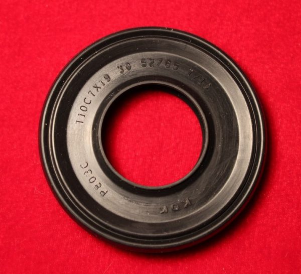 Сальник Бака 30*52/65*7/10 Сальник Бака 30*52/65*7/10