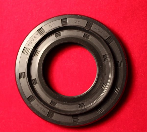 Сальник Бака 37*76*9.5/12 Сальник Бака 37*76*9.5/12