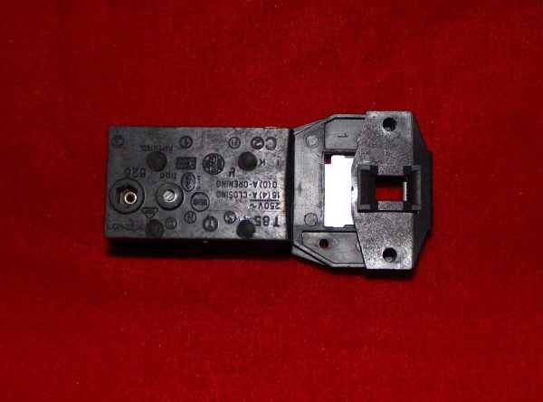 Замок люка Ariston MERLONI 059539 1.42.012.17 011140 INT001AR,AR4420 Замок люка Ariston MERLONI 059539 1.42.012.17 011140 INT001AR,AR4420