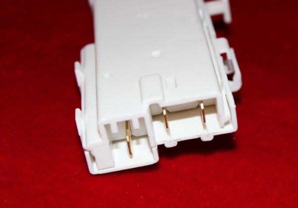 Замок люка DC64-00120Е Samsung DD-S22E Замок люка DC64-00120Е Samsung DD-S22E