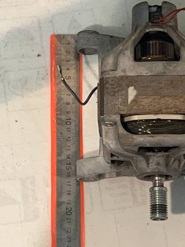 ДВИГАТЕЛЬ ДЛЯ СТИРАЛЬНОЙ МАШИНЫ Ariston WMSG7106BCIS