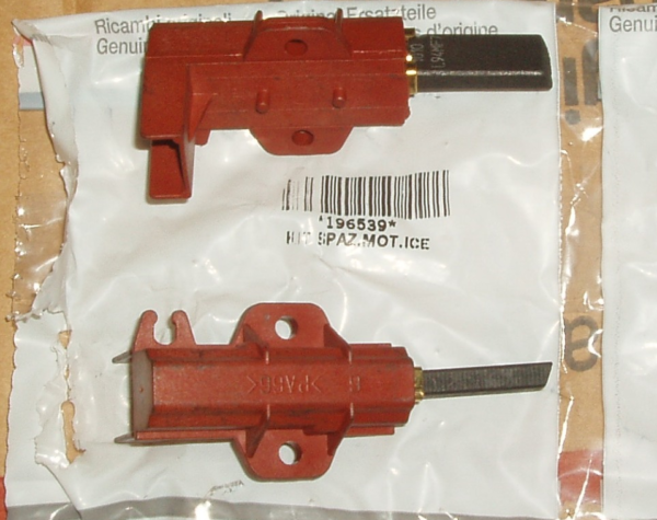 Щетки Indesit (5x12.5x32) OAC196539 зам. SD49030 , CAR058UN, (скос влево) Оригинал Щетки Indesit (5x12.5x32) OAC196539 зам. SD49030 , CAR058UN, (скос влево) Оригинал