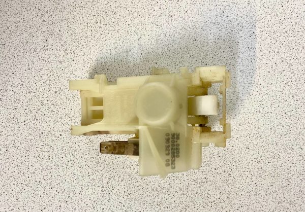 ЗАМОК ДВЕРИ ДЛЯ ПОСУДОМОЕЧНОЙ МАШИНЫ БОШ, СИМЕНС, НЕФФ (BOSCH SIEMENS, NEFF) 438026