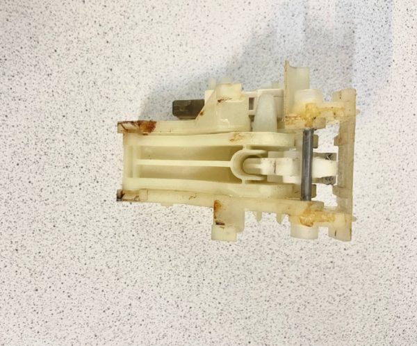 ЗАМОК ДВЕРИ ДЛЯ ПОСУДОМОЕЧНОЙ МАШИНЫ БОШ, СИМЕНС, НЕФФ (BOSCH SIEMENS, NEFF) 438026