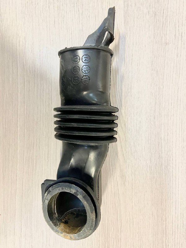 Патрубок заливной для стиральной машины Ariston Indesit 066183 (C00066183) Патрубок заливной для стиральной машины Ariston Indesit 066183 (C00066183)