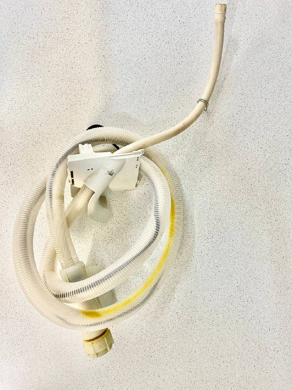 Шланг с аквастопом для посудомоечной машины BOSCH (БОШ) 9000268698 Шланг с аквастопом для посудомоечной машины BOSCH (БОШ) 9000268698