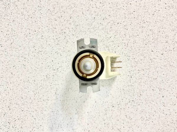 ЭЛЕКТРОМАГНИТНЫЙ КЛАПАН ДЛЯ ПОСУДОМОЕЧНОЙ МАШИНЫ Бош/BOSCH Сименс/SIEMENS NEFF 166875